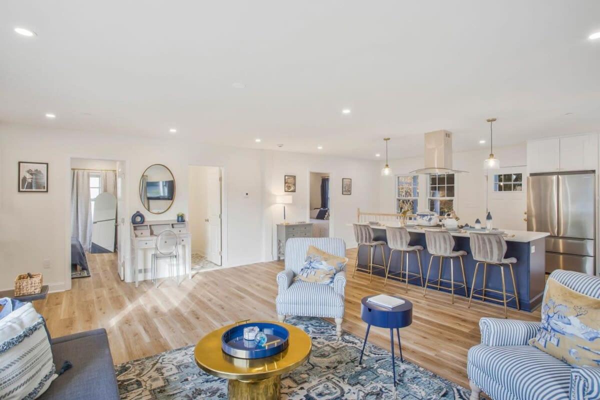 Stylish + Fresh 2 Blocks From N-mc Stadium Holiday home