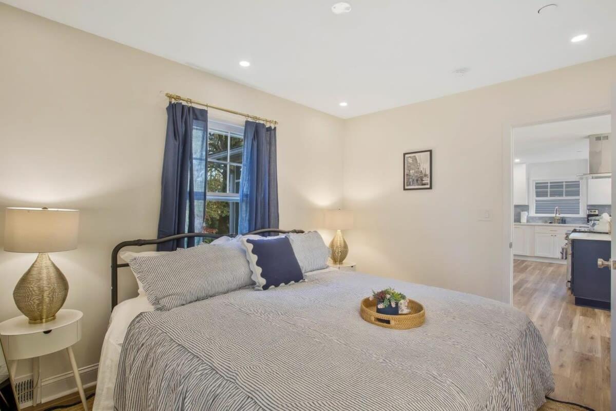 Holiday home Stylish + Fresh 2 Blocks From N-mc Stadium *