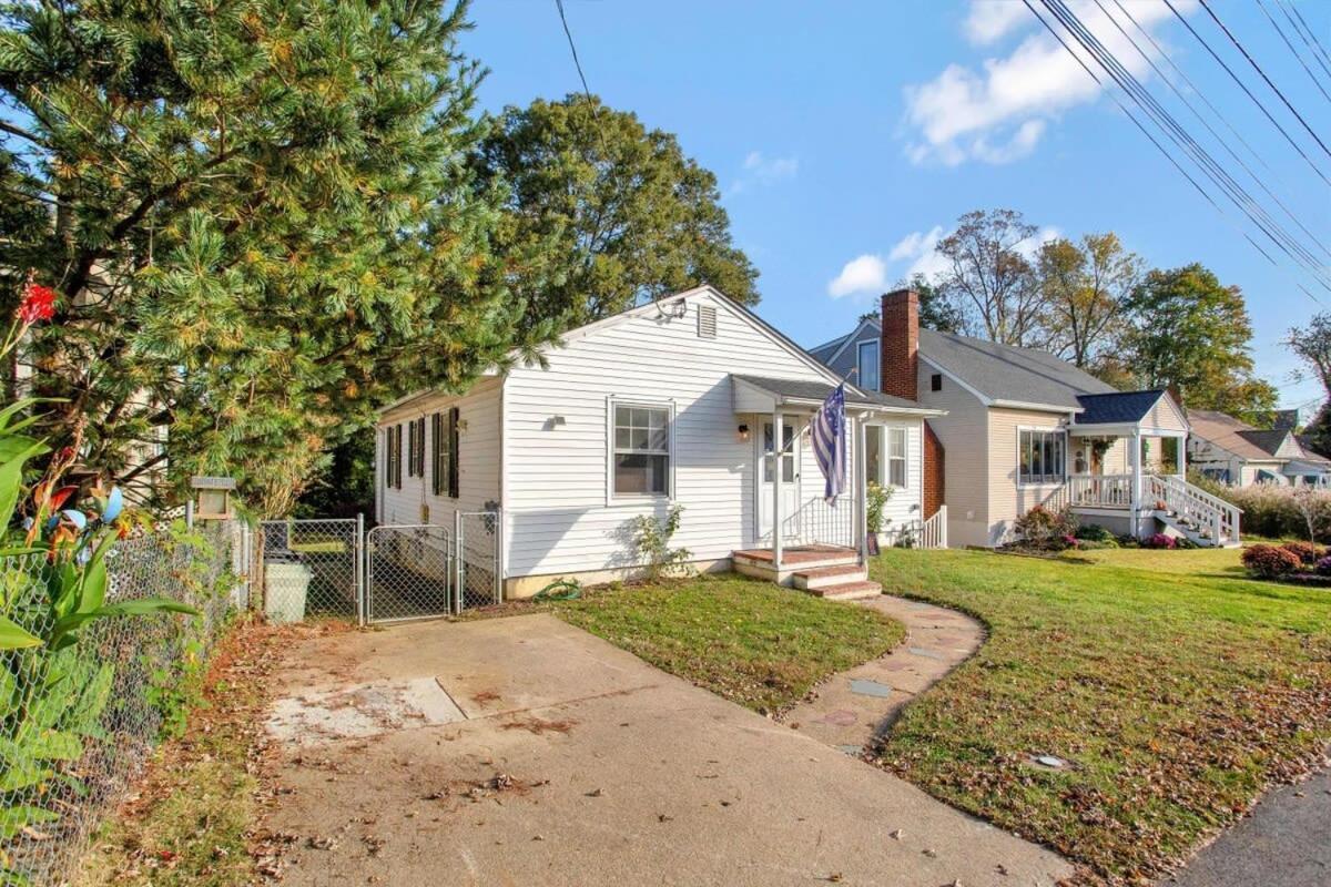 Holiday home Stylish + Fresh 2 Blocks From N-mc Stadium Annapolis